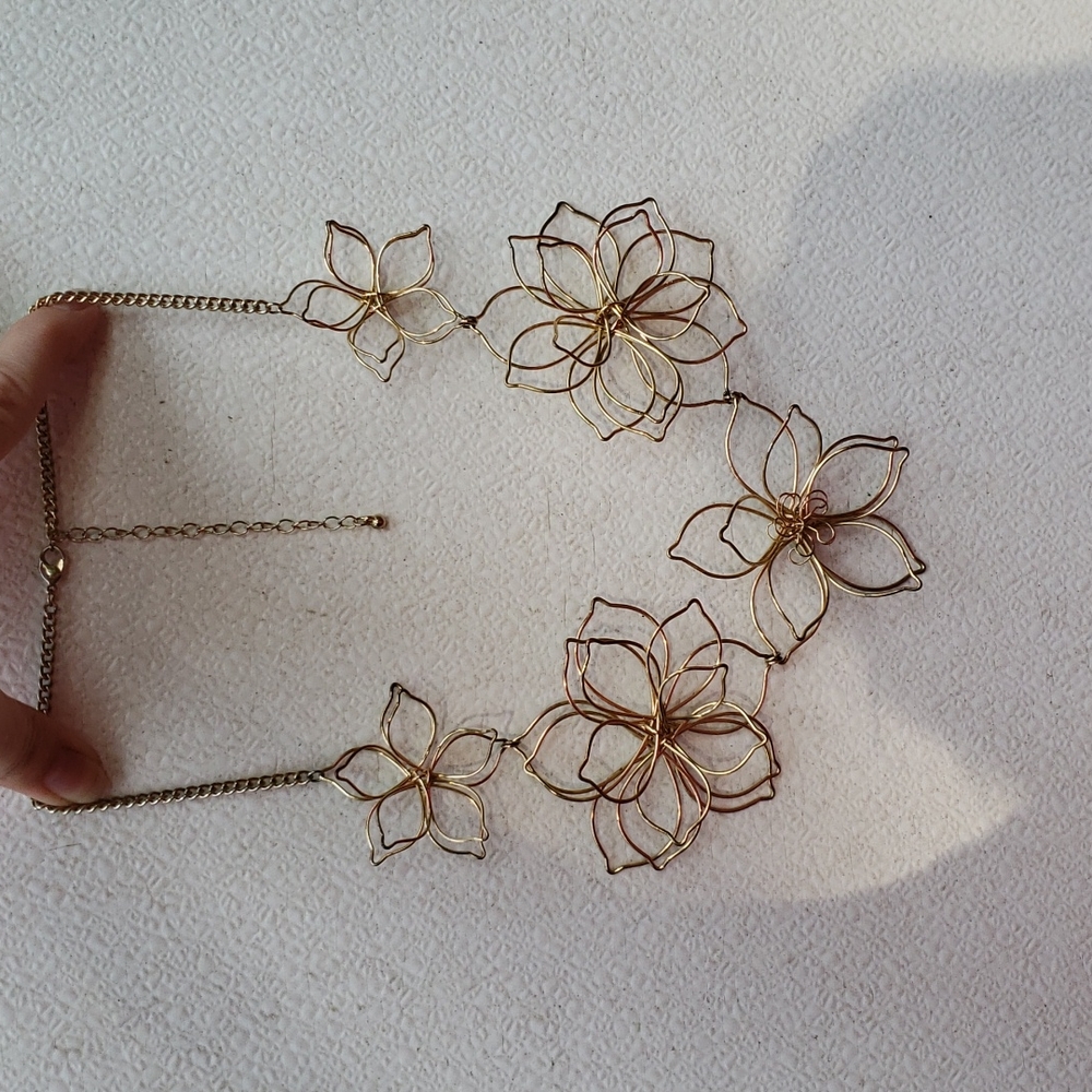 Torrid gold flower necklace
